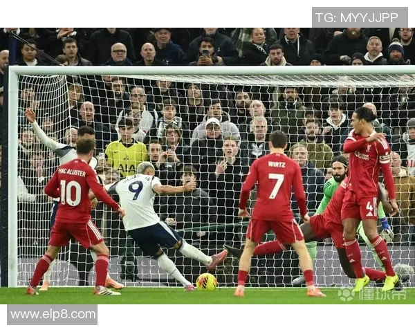 尤文图斯大胜切尔西引发争议判罚全场沸腾世界杯冷门瞬间回顾